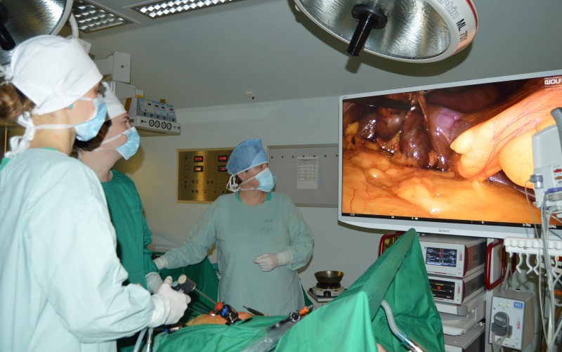 chirurgické oddelenie začalo operovať na novej 4K laparoskopickej veži